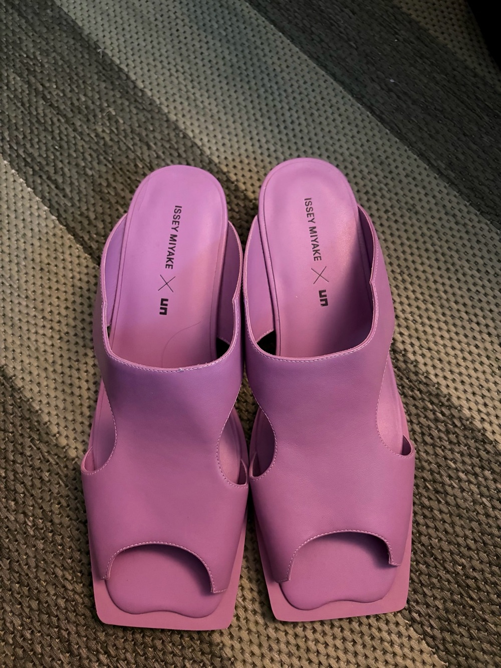 ISSEY MIYAKE Kitten Heel Sandal - Picture 3 of 3